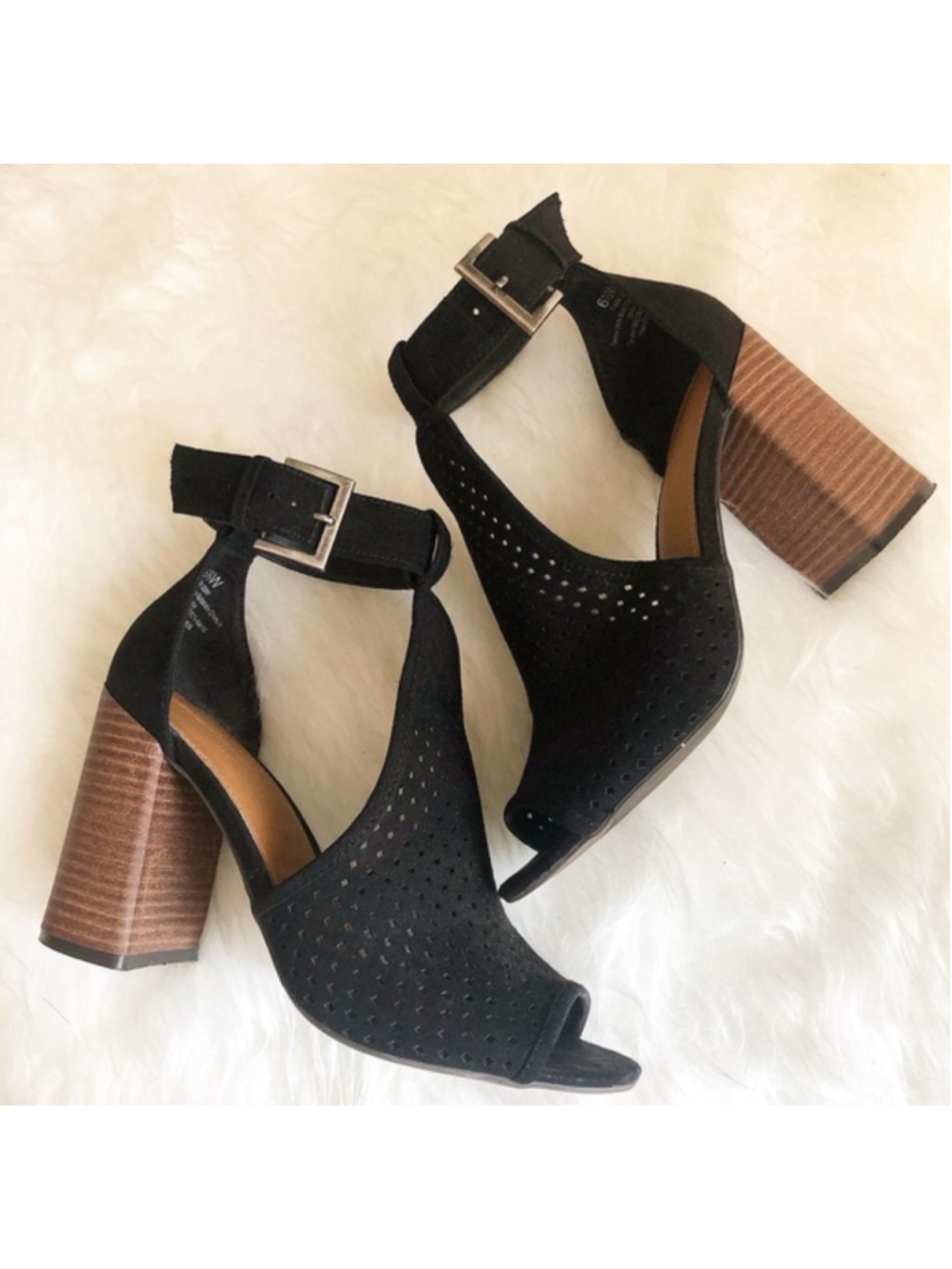 Hannah Laser Cut Size 7.5 Women's Black Heeled Pump Sandals Universal Thread me